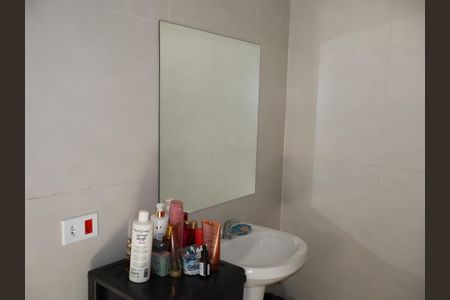 Edicula de casa à venda com 2 quartos, 165m² em Parque Residencial Oratorio, São Paulo