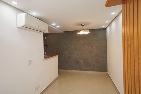 Apartamento à venda com 43m², 2 quartos e 1 vaga Apartamento à venda com 43m², 2 quartos e 1 vagaSala