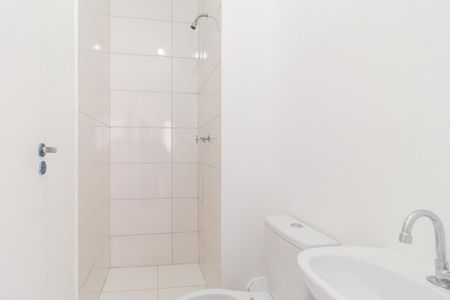 Banheiro da Suíte de apartamento para alugar com 2 quartos, 45m² em Vila Sul Americana, Carapicuíba