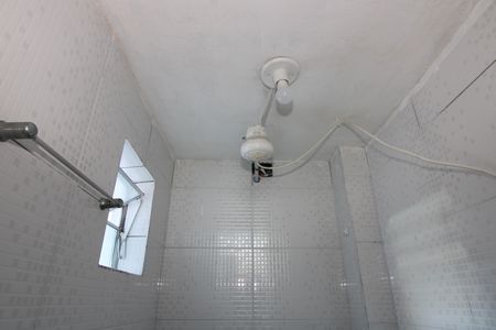 banheiro de kitnet/studio para alugar com 1 quarto, 40m² em Vila Guilhermina, São Paulo