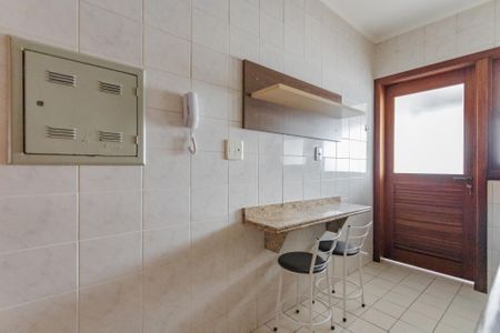 Cozinha e Área de Serviço de apartamento para alugar com 2 quartos, 72m² em Jardim Lindóia, Porto Alegre