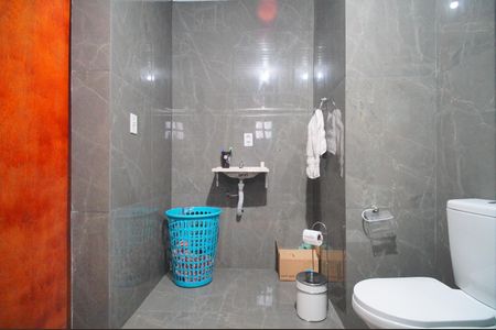 Banheiro da Suíte 2 de casa à venda com 3 quartos, 200m² em Santos Dumont, São Leopoldo