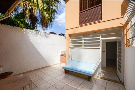 Quintal de casa para alugar com 4 quartos, 160m² em Parque Sao Domingos, São Paulo