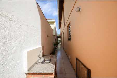 Casa para alugar com 160m², 4 quartos e 3 vagas Casa para alugar com 160m², 4 quartos e 3 vagasCorredor externo
