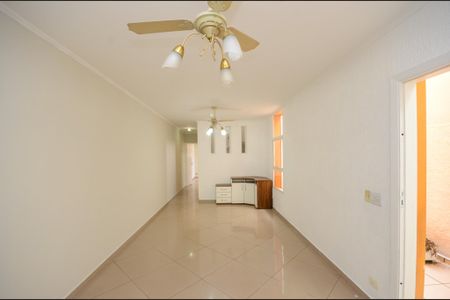 Casa para alugar com 160m², 4 quartos e 3 vagas Casa para alugar com 160m², 4 quartos e 3 vagasSala