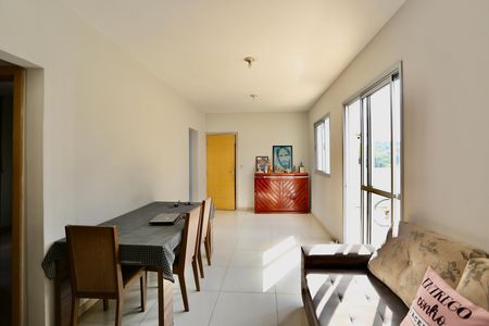 Sala de apartamento à venda com 3 quartos, 77m² em Europa, Contagem