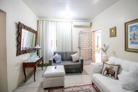 Sala de casa à venda com 2 quartos, 215m² em Penha Circular, Rio de Janeiro