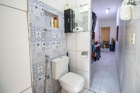 Banheiro de serviço de casa à venda com 3 quartos, 215m² em Penha Circular, Rio de Janeiro