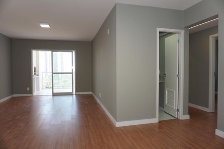 Apartamento para alugar com 3 quartos, 125m² em Jardim dos Oliveiras, Embu das Artes
