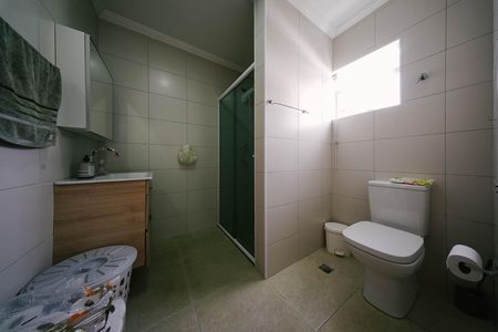Casa para alugar com 75m², 2 quartos e 2 vagas Casa para alugar com 75m², 2 quartos e 2 vagasBanheiro da Suíte