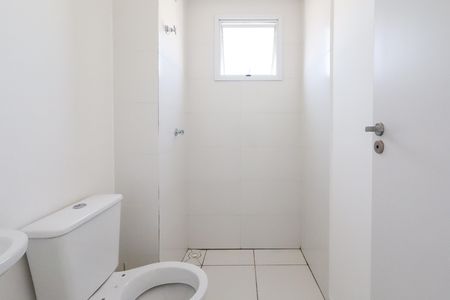 banheiro social de apartamento para alugar com 2 quartos, 38m² em Vila Marari, São Paulo