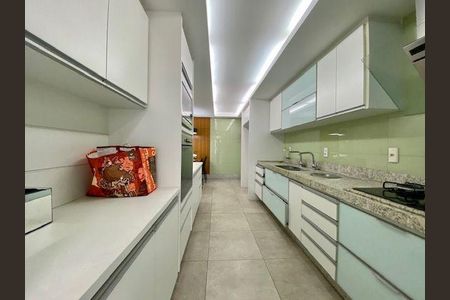 Apartamento à venda com 4 quartos, 302m² em Icaraí, Niterói