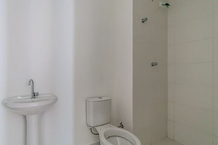 Banheiro de apartamento para alugar com 1 quarto, 30m² em Parque Industrial Tomas Edson, São Paulo