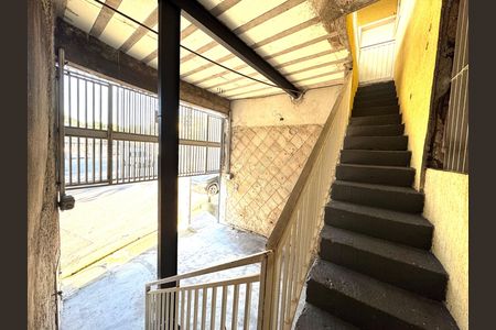 Acesso de casa para alugar com 2 quartos, 76m² em Bandeiras, Osasco