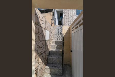 Casa para alugar com 80m², 4 quartos e sem vagaEscada de acesso 