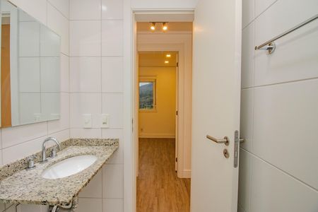 Banheiro Social de apartamento para alugar com 2 quartos, 69m² em Jardim Carvalho, Porto Alegre