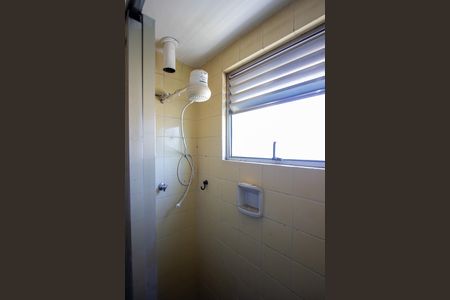 Banheiro de apartamento para alugar com 2 quartos, 72m² em Colubandê, São Gonçalo
