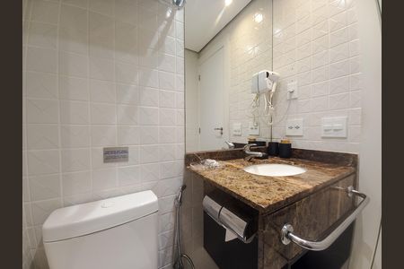 Banheiro de kitnet/studio à venda com 1 quarto, 32m² em Higienópolis, São Paulo
