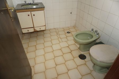Banheiro de serviço de casa para alugar com 5 quartos, 1478m² em Chácaras Bosque do Embu, Embu das Artes