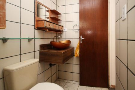 Banheiro de apartamento para alugar com 2 quartos, 48m² em Chácara Roselândia, Cotia