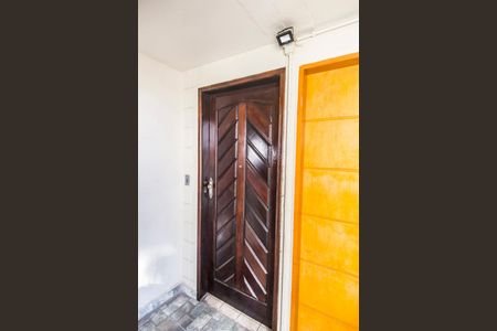 Entrada de casa para alugar com 2 quartos, 50m² em Conjunto Habitacional Presidente Castelo Branco, Carapicuíba
