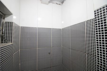 BANHEIRO de casa à venda com 1 quarto, 14m² em Jardim dos Francos, São Paulo