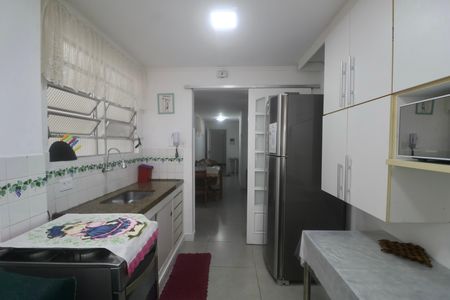 Cozinha de apartamento para alugar com 2 quartos, 75m² em Tortuga, Guarujá