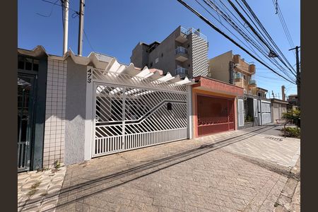 Fachada de casa à venda com 4 quartos, 230m² em Vila Sao Pedro, Santo André