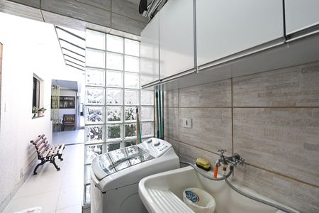 Lavanderia de casa à venda com 4 quartos, 230m² em Vila Sao Pedro, Santo André
