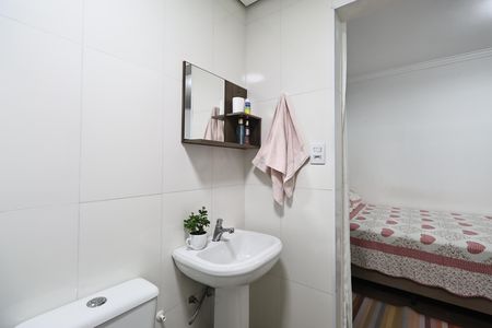 Banheiro edícula  de casa à venda com 4 quartos, 230m² em Vila Sao Pedro, Santo André
