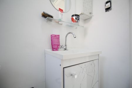 Banheiro de apartamento para alugar com 2 quartos, 40m² em Jardim Kuabara, Taboão da Serra