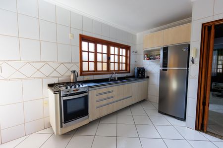 Casa para alugar com 173m², 4 quartos e 2 vagas Casa para alugar com 173m², 4 quartos e 2 vagasCozinha - Armários