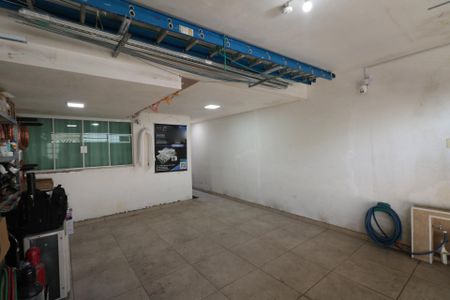 Garagem de casa à venda com 2 quartos, 140m² em Taboão, Diadema