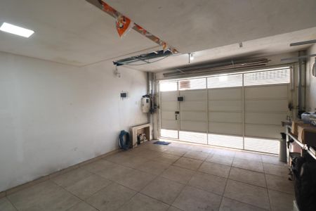 Garagem de casa à venda com 2 quartos, 140m² em Taboão, Diadema