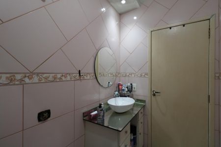 Banheiro da Suíte de casa à venda com 2 quartos, 140m² em Taboão, Diadema