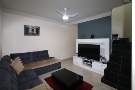Casa à venda com 2 quartos, 140m² em Taboão, Diadema