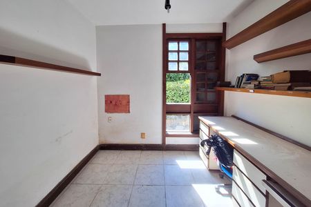 Casa de condomínio à venda com 550m², 4 quartos e 3 vagas Casa de condomínio à venda com 550m², 4 quartos e 3 vagasQuarto 1