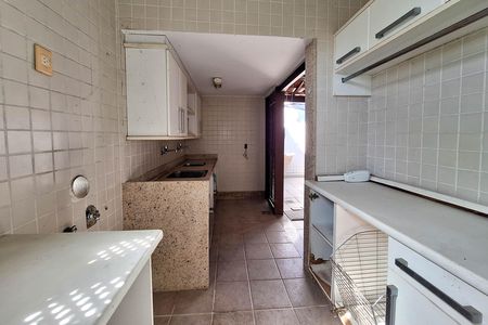 Casa de condomínio à venda com 550m², 4 quartos e 3 vagas Casa de condomínio à venda com 550m², 4 quartos e 3 vagasLavanderia