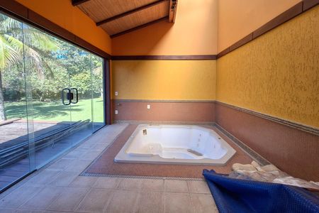 Casa de condomínio à venda com 550m², 4 quartos e 3 vagas Casa de condomínio à venda com 550m², 4 quartos e 3 vagasQuintal