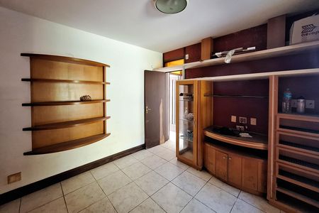 Casa de condomínio à venda com 550m², 4 quartos e 3 vagas Casa de condomínio à venda com 550m², 4 quartos e 3 vagasSuíte 3