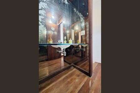 Casa de condomínio à venda com 550m², 4 quartos e 3 vagas Casa de condomínio à venda com 550m², 4 quartos e 3 vagasLavabo