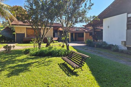 Casa de condomínio à venda com 550m², 4 quartos e 3 vagas Casa de condomínio à venda com 550m², 4 quartos e 3 vagasQuintal