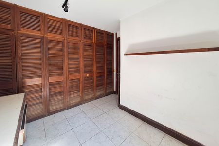 Casa de condomínio à venda com 550m², 4 quartos e 3 vagas Casa de condomínio à venda com 550m², 4 quartos e 3 vagasQuarto 1