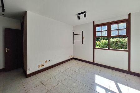 Casa de condomínio à venda com 550m², 4 quartos e 3 vagas Casa de condomínio à venda com 550m², 4 quartos e 3 vagasSuíte 2