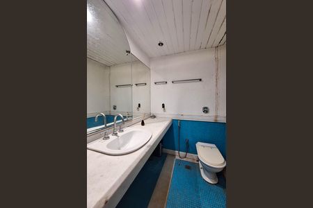 Casa de condomínio à venda com 550m², 4 quartos e 3 vagas Casa de condomínio à venda com 550m², 4 quartos e 3 vagasBanheiro da Suíte 3