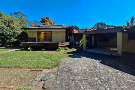 Casa de condomínio à venda com 550m², 4 quartos e 3 vagas Casa de condomínio à venda com 550m², 4 quartos e 3 vagasQuintal