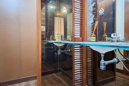 Casa de condomínio à venda com 550m², 4 quartos e 3 vagas Casa de condomínio à venda com 550m², 4 quartos e 3 vagasLavabo