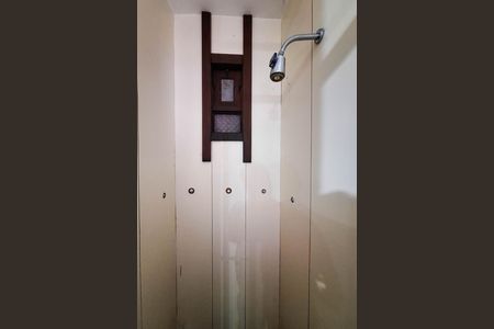 Casa de condomínio à venda com 550m², 4 quartos e 3 vagas Casa de condomínio à venda com 550m², 4 quartos e 3 vagasBanheiro da Suíte 2