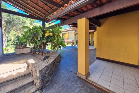 Casa de condomínio à venda com 550m², 4 quartos e 3 vagas Casa de condomínio à venda com 550m², 4 quartos e 3 vagasQuintal