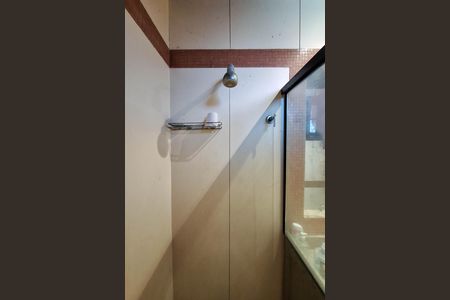 Casa de condomínio à venda com 550m², 4 quartos e 3 vagas Casa de condomínio à venda com 550m², 4 quartos e 3 vagasBanheiro 2